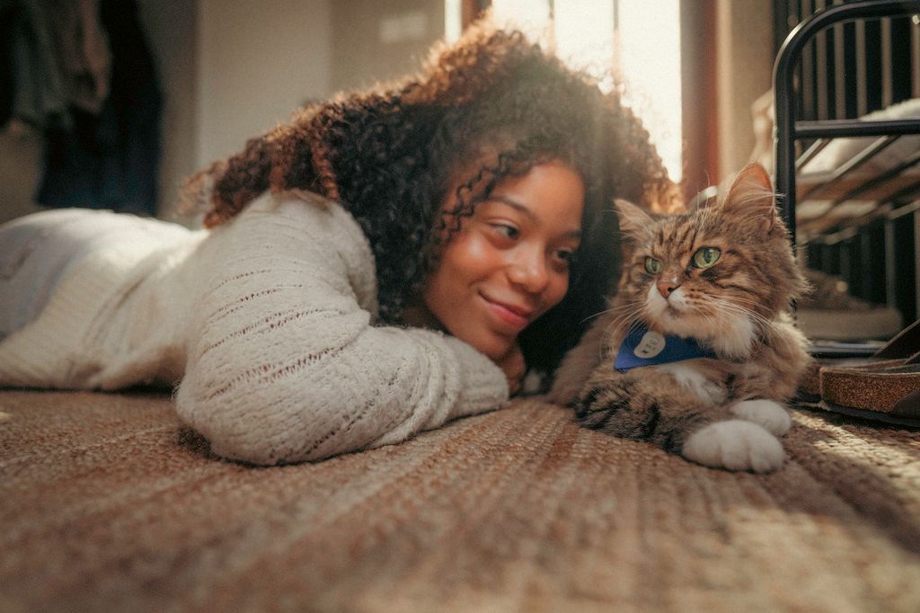 femme avec son chat pour la catwalk 2026